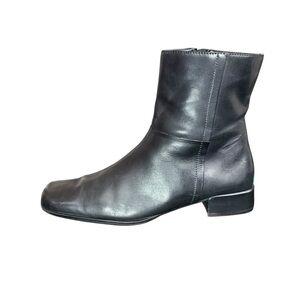 Etienne Aigner Black Leather Square-Toe Ankle Boots Zip 1 Inch Heel Size 8